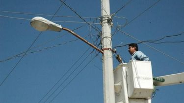 En Rivadavia avanzan con el alumbrado público en diferentes calles