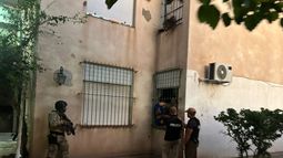 Ajuste de cuentas narco en Desamparados: simularon ser policías, robaron droga y $7 millones y terminaron detenidos tras atrincherarse Ajuste de cuentas narco en Desamparados: simularon ser policías, robaron droga y $7 millones y terminaron detenidos tras atrincherarse