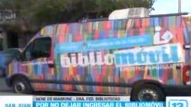 El Bibliomóvil no puede entrar a la plaza