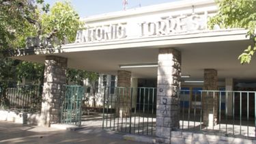Colapsaron los baños de la escuela Antonio Torres y suspendieron las clases