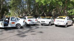 Según los dueños de taxis y remises, uno de cada cuatro choferes trabaja armado