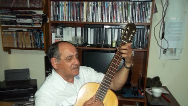 Carlos Cerimedo: Voz y guitarra para el tango