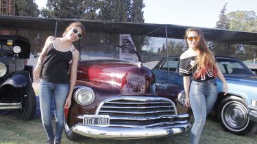 Vení a ver autos y motos antiguas y ayuda a FundaME