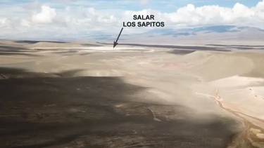 El Salar Los Sapitos está ubicado entre La Rioja y San Juan.  El Salar Los Sapitos está ubicado entre La Rioja y San Juan.