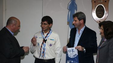 Scouts visitaron la Legislatura después de su viaje a Japón