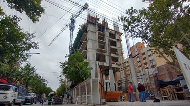 El edificio más alto del centro sanjuanino ya va por la mitad: cómo será por dentro