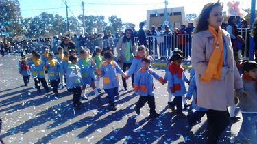 9 de Julio: Más de 2500 alumnos desfilaron por la Independencia