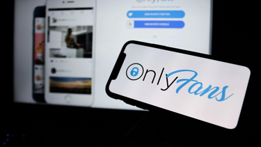 La cultura de Onlyfans y las recompensas inmediatas: ¿Qué busca realmente la juventud digital?