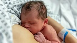 La leche materna cuando con una larga lista de propiedades que son fundamentales para el desarrollo de los bebés.