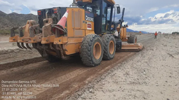 Las máquinas trabajando en la Ruta 40 Sur en enero de este año. Dos meses después, pararon por falta de pago nacional. Las máquinas trabajando en la Ruta 40 Sur en enero de este año. Dos meses después, pararon por falta de pago nacional.