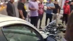 Violento choque en Rawson: un motociclista terminó hospitalizado Violento choque en Rawson: un motociclista terminó hospitalizado