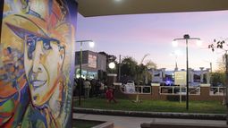 En el aniversario de su muerte, inauguraron la plaza Carlos Gardel