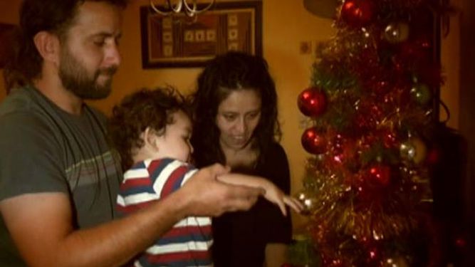 La Navidad feliz de Teo junto a sus papás