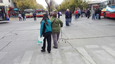 Una protesta de colectivos obligó a los pasajeros a quedarse sin viajar