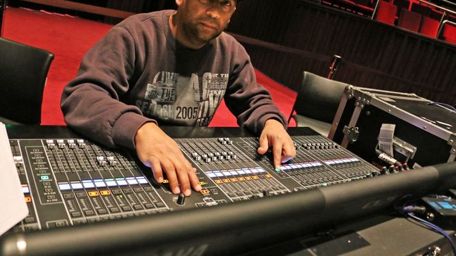 El sonidista ‘divino’ del Teatro del Bicentenario