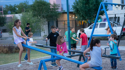 Los niños estrenaron las obras de remodelación del barrio 26 de Diciembre, en Pocito.