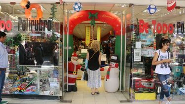 Los comercios sanjuaninos ya compiten por la mejor vidriera navideña