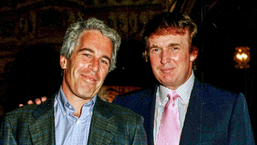 Donald Trump, antes de ser presidente de EEUU, junto a Jeffrey Epstein.