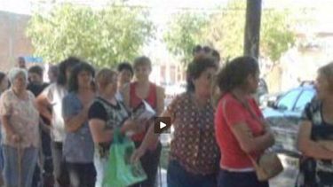 Hombres y mujeres aprovecharon los precios del camión de Frutas y Verduras