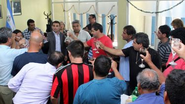 Brindis y canastas navideñas para vendedores ambulantes