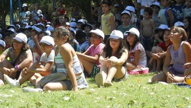Ambiente capacitó a 3 mil personas en colonias de verano