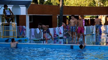 Estalló el verano: las piletas sanjuaninas, repletas