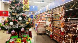 Hay aroma navideño en el comercio sanjuanino: a más de un mes de las fiestas, comenzaron a aparecer los productos y sus precios Hay aroma navideño en el comercio sanjuanino: a más de un mes de las fiestas, comenzaron a aparecer los productos y sus precios