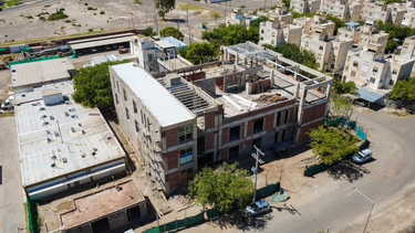 El nuevo Instituto Odontológico Provincial Doctor Cayetano Torcivia, una obra que ya muestra un desarrollo imponente en Capital.