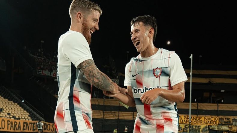 Agustín Ladstatter hizo su debut con la camiseta más linda de todas. Siempre es lindo ver crecer a nuestros chicos.¡Enhorabuena, chaval! (1).jpg