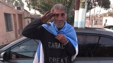 Quién es el anciano en situación de calle que emocionó a San Juan