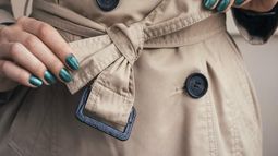 La gabardina, una de las prendas de la temporada