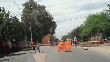 En Chimbas: Cortaron la calle porque sí y amenazan a conductores