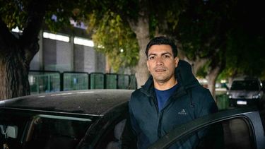 Es docente universitario y maneja un Uber en San Juan porque con su sueldo no llega al 10: Me la paso haciendo cuentas en la cabeza