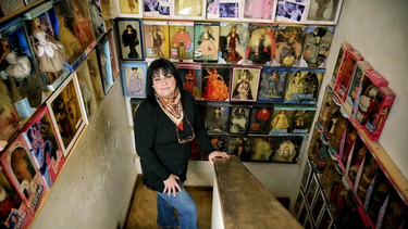 En medio del furor por Barbie conocé a Marina, la docente con la colección de Barbies más grande de San Juan