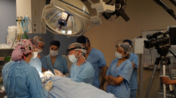 Por primera vez se realizó una cirugía endoscópica en un paciente pediátrico en el Hospital Rawson. La intervención realizada al niño de 13 años resultó un éxito.