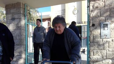 Un ejemplo para todos: la abuela pocitana que fue a votar en andador