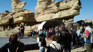 Cientos de turistas disfrutan del ciclo de música, tango y vinos en Ischigualasto