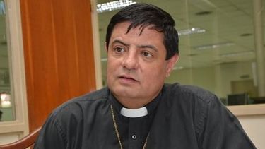 Lo echó el Vaticano por presunto abuso y da misas de sanación en Santa Lucía