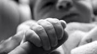 Un bebé de tres meses tiene cáncer y su familia pide ayuda