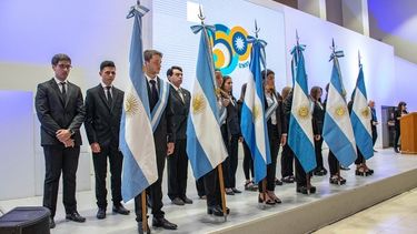 Uno por uno, los nuevos abanderados y escoltas de la UNSJ