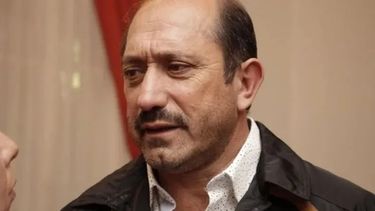 Con un desopilante pasacalle, pidieron la detención de Julián Gil