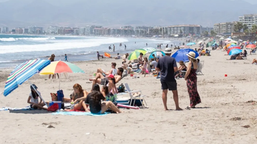 Advierten sobre una intensa ola de calor que afectará a Chile en los próximos días.