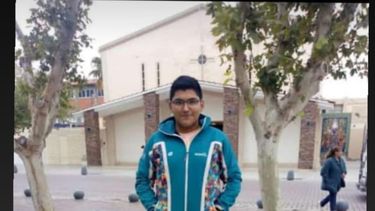 Perdió la campera de su promo y pide ayuda para recuperarla