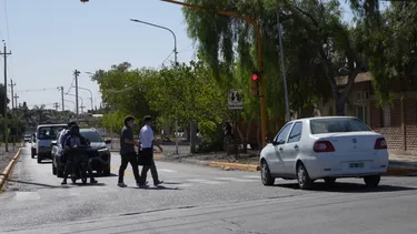El funcionamiento de la calle Nuche, en Capital, durante el estreno de su doble mano de circulación.