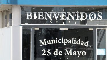 Tiempo recorre 25 de Mayo: un sinfín de actividades en la Plaza Santa Rosa, destrezas ecuestres y una movida muy colorida en el Portal