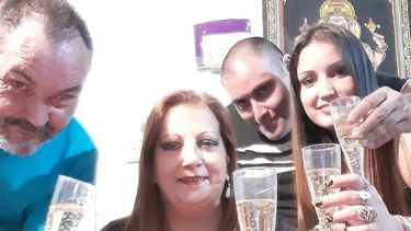 Toda su familia falleció, quedó sin nada y hará una rifa para poder recibirse de abogada