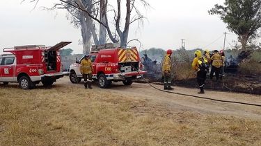 Una batalla minuto a minuto: así combaten el fuego en Corrientes bomberos sanjuaninos