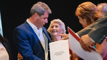 Unas 175 familias sanjuaninas recibieron las escrituras de sus casas