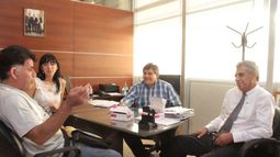 Mantiene su familia a pesar de su hipoacusia y recibió audífonos