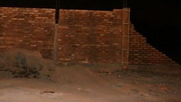 Fuerte cruce en vivo por la pared entre la villa y el barrio